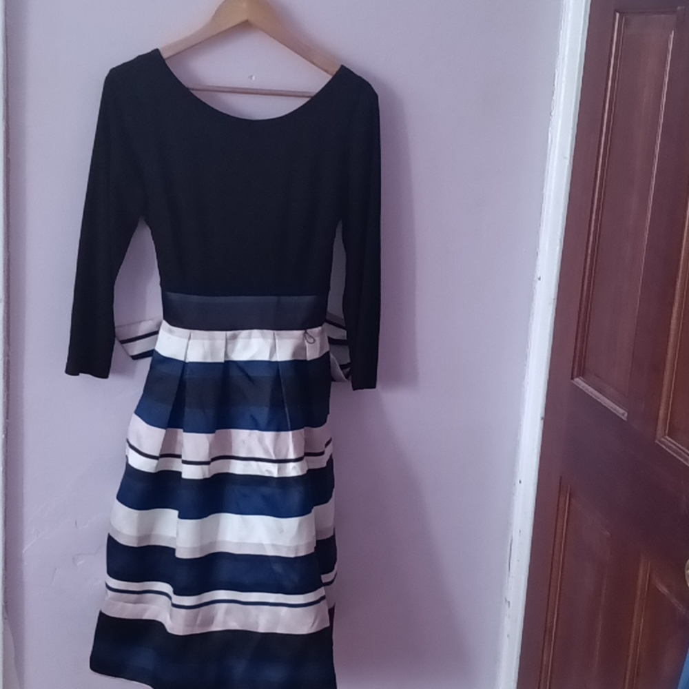 I m selling Eliza j dress